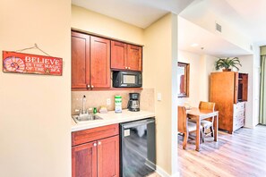 Apartment (0 Bedroom) | Interior - Studio w/ Pool Access - Walk to Miramar Beach! (Miramar Beach)