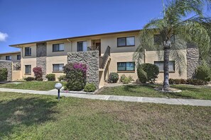 Apartment (2 Bedrooms) | Interior - Central Cape Coral Condo w/ Community Pool! (Cape Coral)