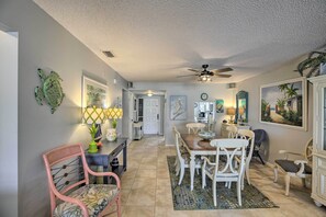 Apartment (2 Bedrooms) | Interior - Central Cape Coral Condo w/ Community Pool! (Cape Coral)