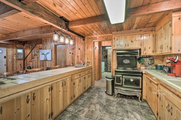 House (4 Bedrooms) | Interior