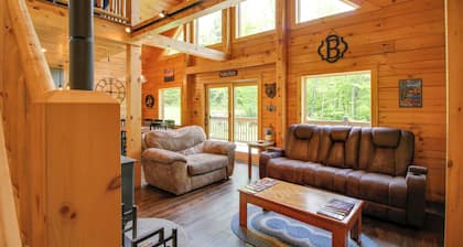 Londonderry Chalet w/ Deck, Fire Pit & Views!