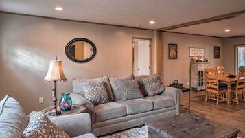 單棟房屋 (5 Bedrooms) | 內部