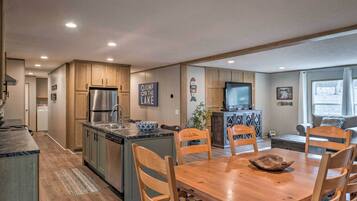 House (5 Bedrooms) | Interior