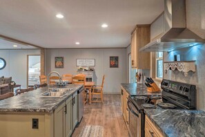 المنشأة من الداخل