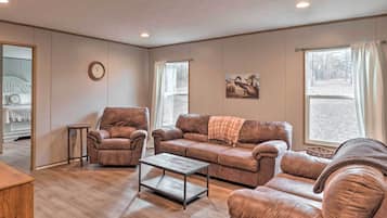 House (5 Bedrooms) | Interior