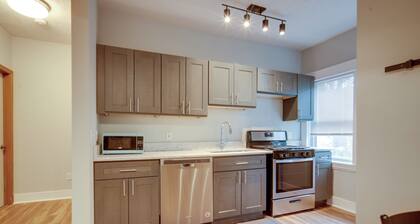 3 Mi to Dtwn: Walkable Apt in Cleveland!