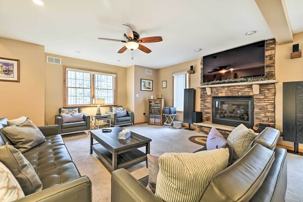 Interior - Hot Tub, Lake Access: Spacious Poconos Getaway! (Albrightsville)