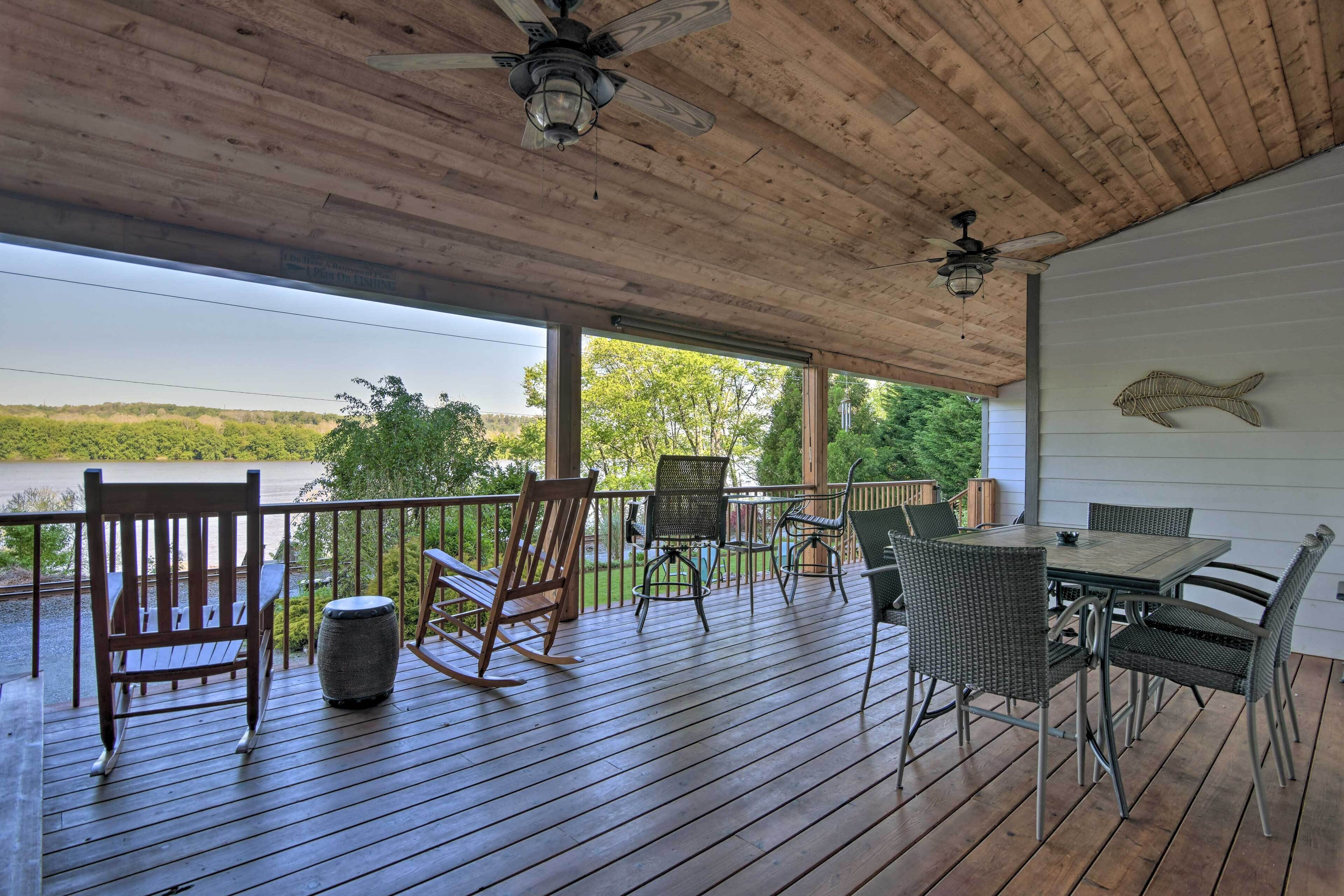 Spacious Pequea Retreat w/ Dock & Hot Tub!