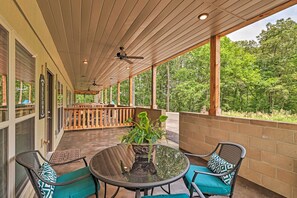 Apartment (1 Bedroom) | Interior - Dtwn Bull Shoals Condo: 1 Mi to Lake Access! (Bull Shoals)