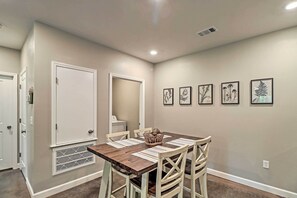 Apartment (1 Bedroom) | Interior - Dtwn Bull Shoals Condo: 1 Mi to Lake Access! (Bull Shoals)