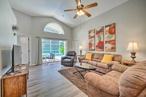 テレビ、卓球台、書庫