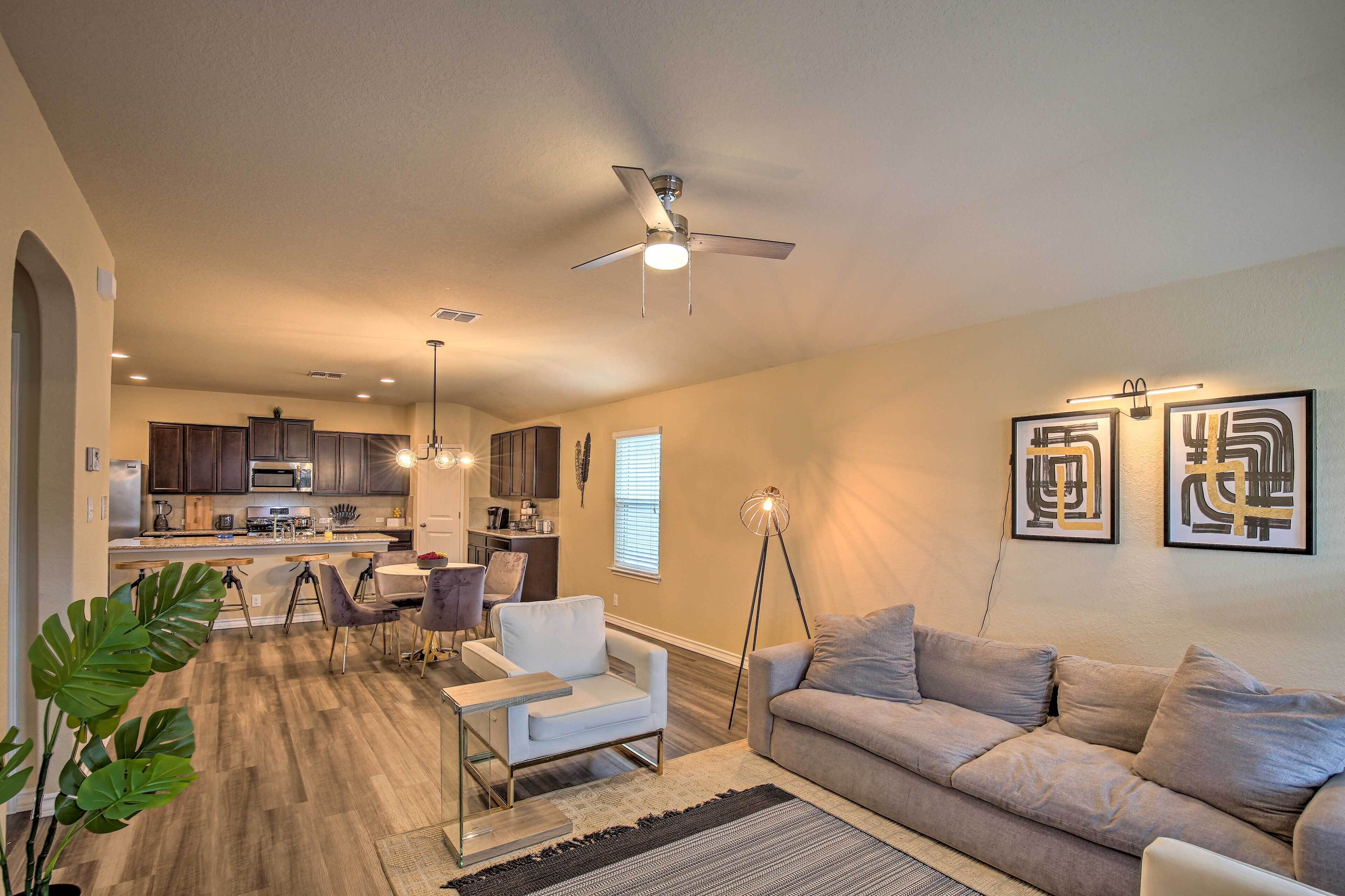 San Antonio Retreat w/ Yard & Grill Near Downtown!