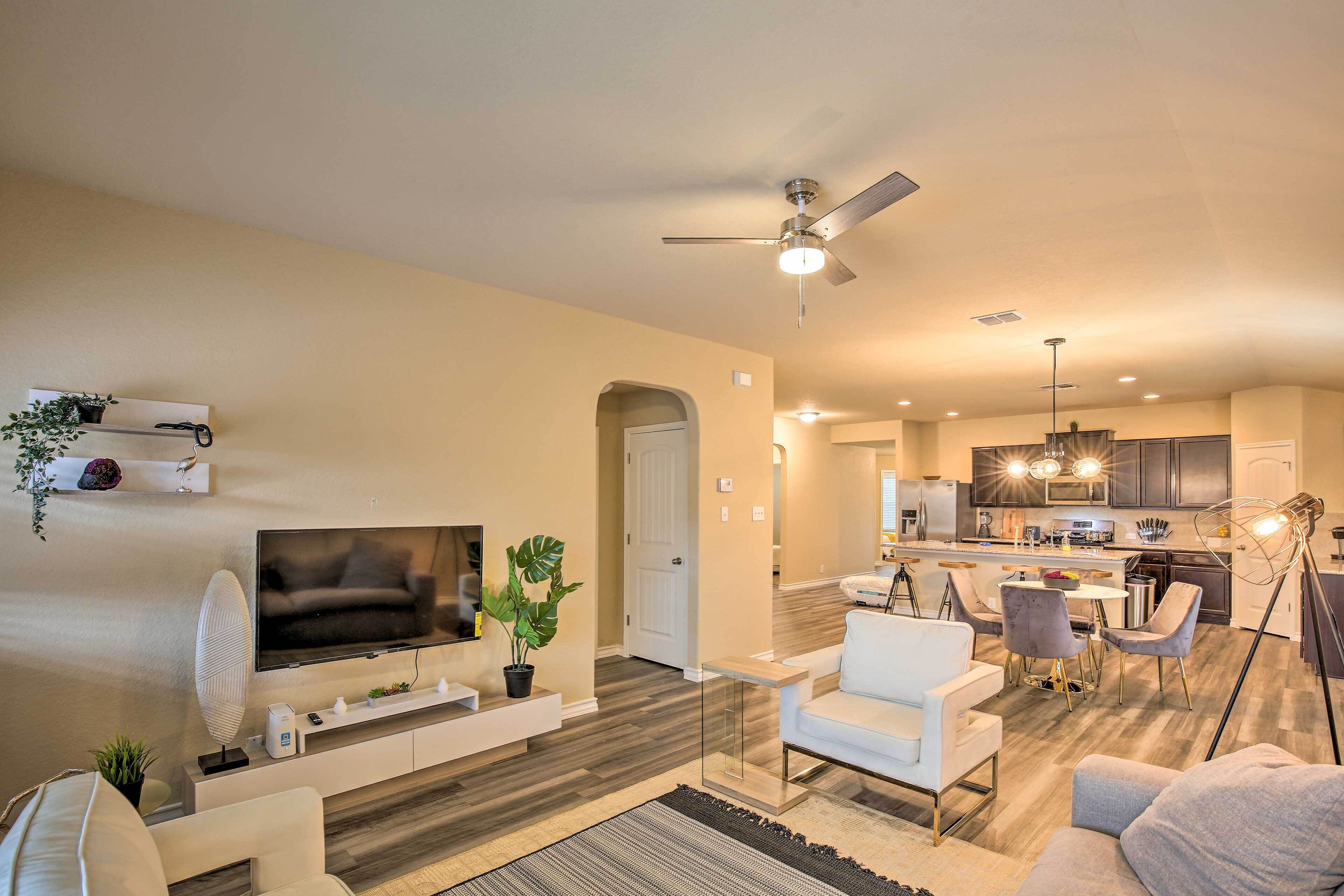 San Antonio Retreat w/ Yard & Grill Near Downtown!