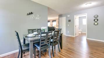 House (3 Bedrooms) | Interior