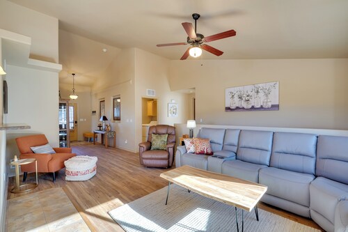 Pueblo 'five Star Pikes Peak View' Home w/ Hot Tub