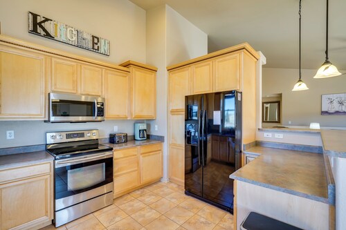 Pueblo 'five Star Pikes Peak View' Home w/ Hot Tub