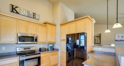 Pueblo 'five Star Pikes Peak View' Home w/ Hot Tub