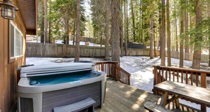 6 Mi to Lake Tahoe: Home w/ Hot Tub & Views!