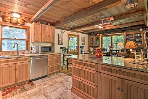 Rustic Bradford Cottage - 14 Miles to Sunapee Mtn!