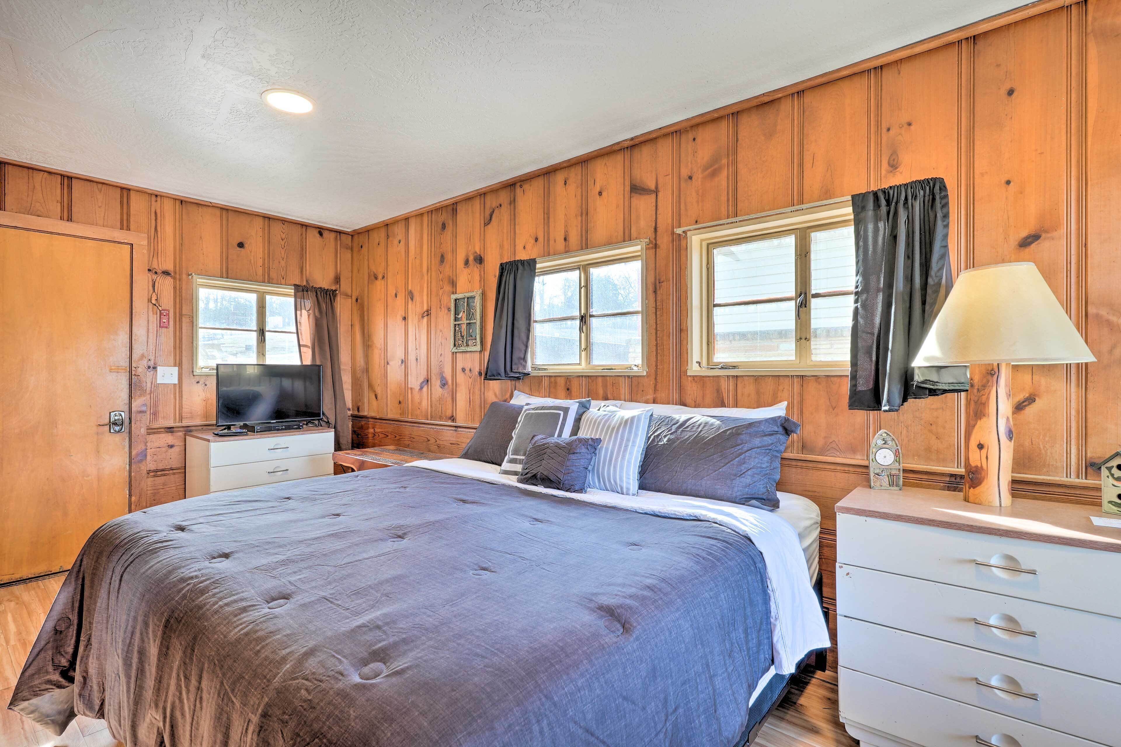 Pet-friendly Couple's Cabin in Eureka Springs