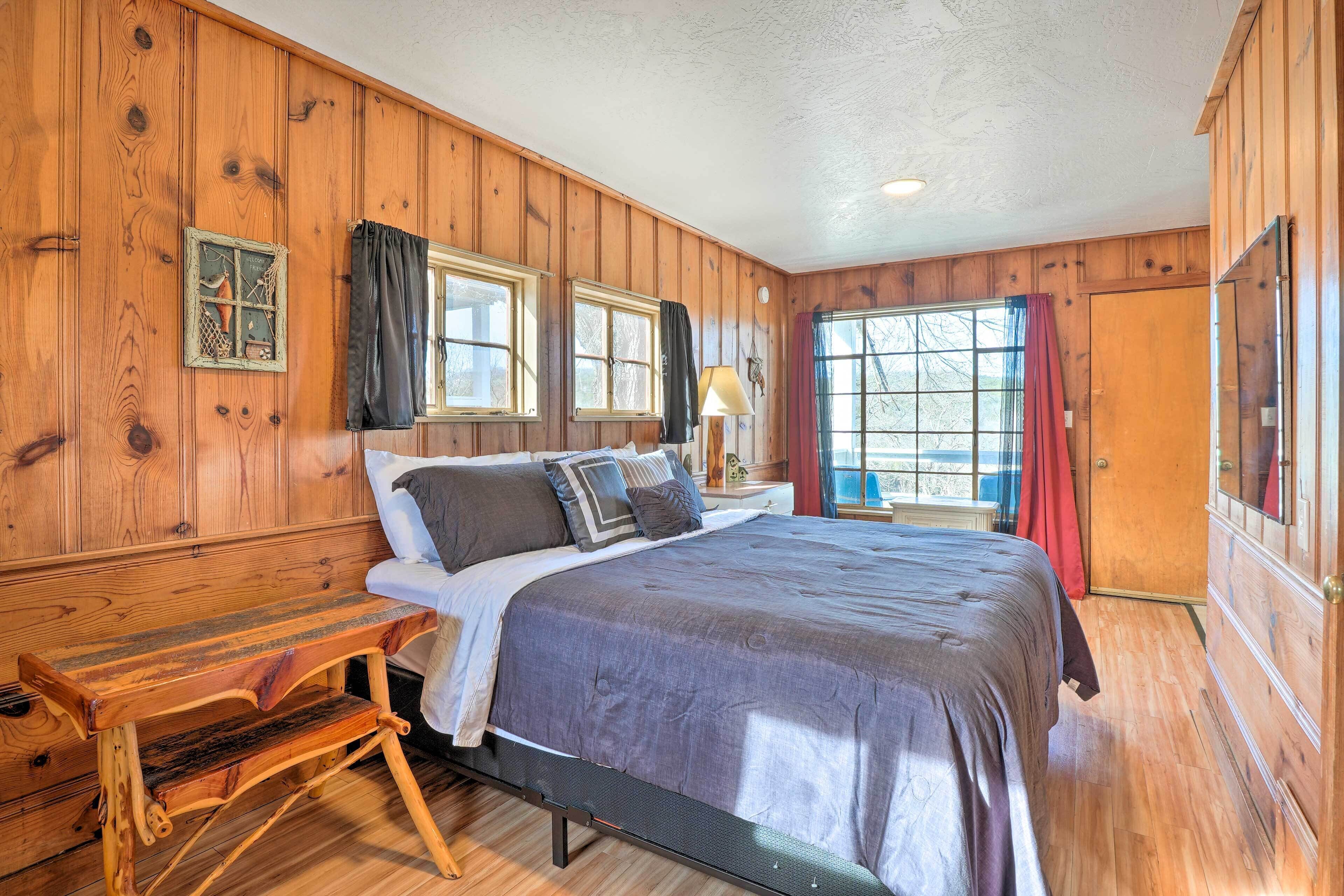 Pet-friendly Couple's Cabin in Eureka Springs