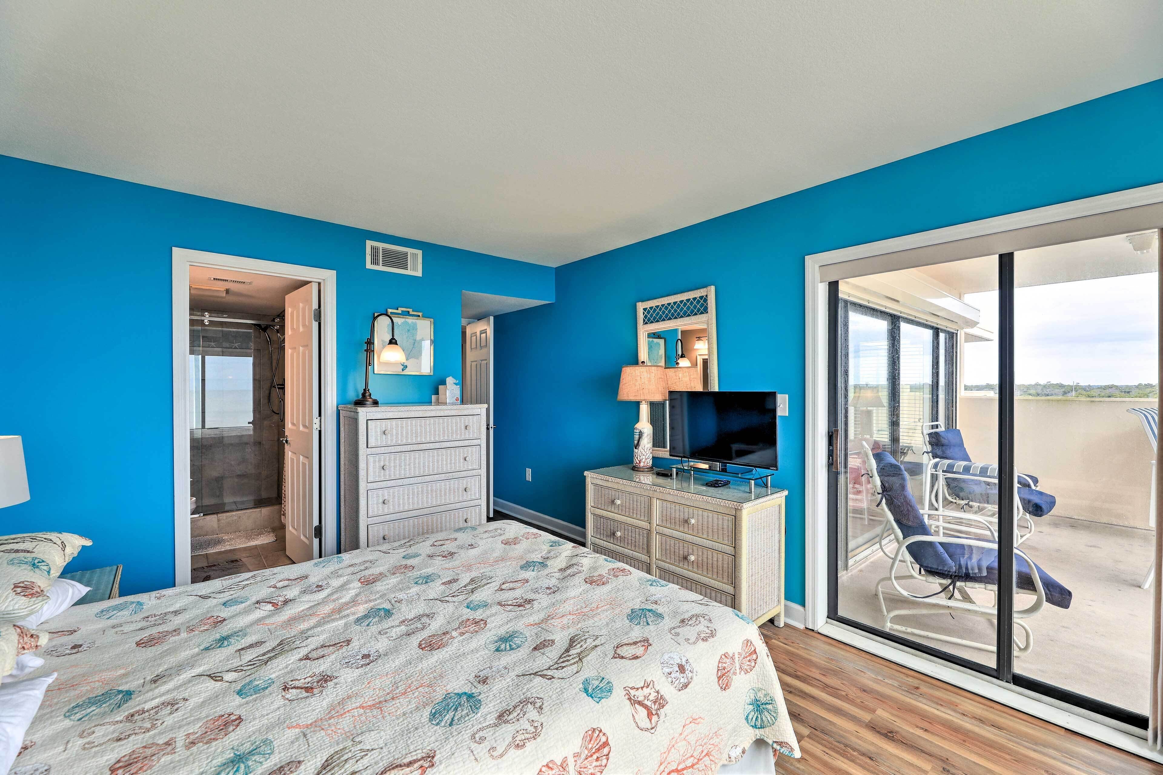Emerald Isle Condo w/ Direct Access to Ocean!