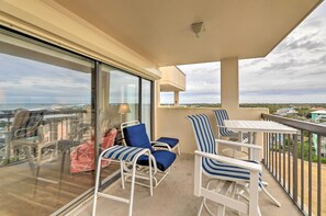 Interior - Emerald Isle Condo w/ Direct Access to Ocean! (Emerald Isle)
