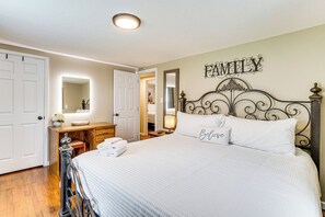 House (3 Bedrooms) | Interior - 4 Mi to Dollywood! Smokies Basecamp w/ Yard (Sevierville)