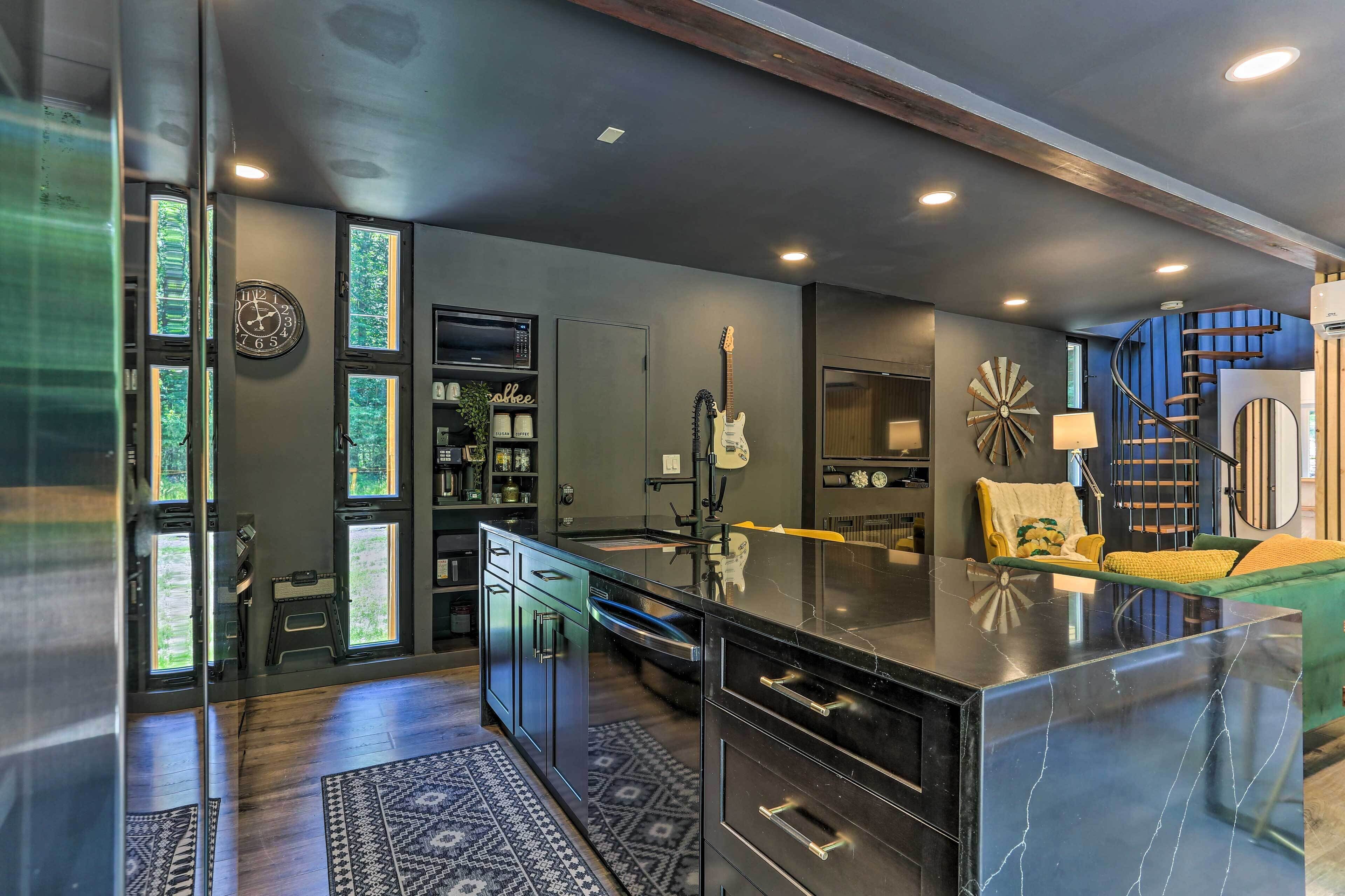 Luxe & Modern Container Home w/ Outdoor Spa!