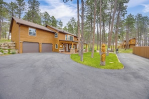 Apartment (2 Bedrooms) | Interior - CO Springs Apartment in the Pines w/ Treehouse! (Colorado Springs)