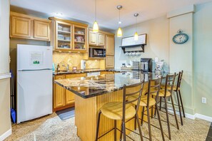 Apartment (2 Bedrooms) | Interior - CO Springs Apartment in the Pines w/ Treehouse! (Colorado Springs)