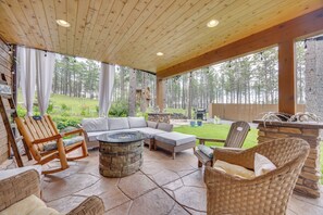 Apartment (2 Bedrooms) | Front of property - CO Springs Apartment in the Pines w/ Treehouse! (Colorado Springs)