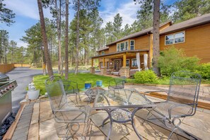 Apartment (2 Bedrooms) | Interior - CO Springs Apartment in the Pines w/ Treehouse! (Colorado Springs)