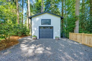 House (4 Bedrooms) | Interior - Modern Home: 3 Miles to Woodinville Wine Country! (Woodinville)
