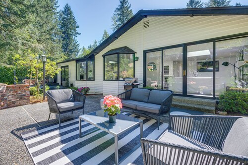 Modern Home: 3 Miles to Woodinville Wine Country!
