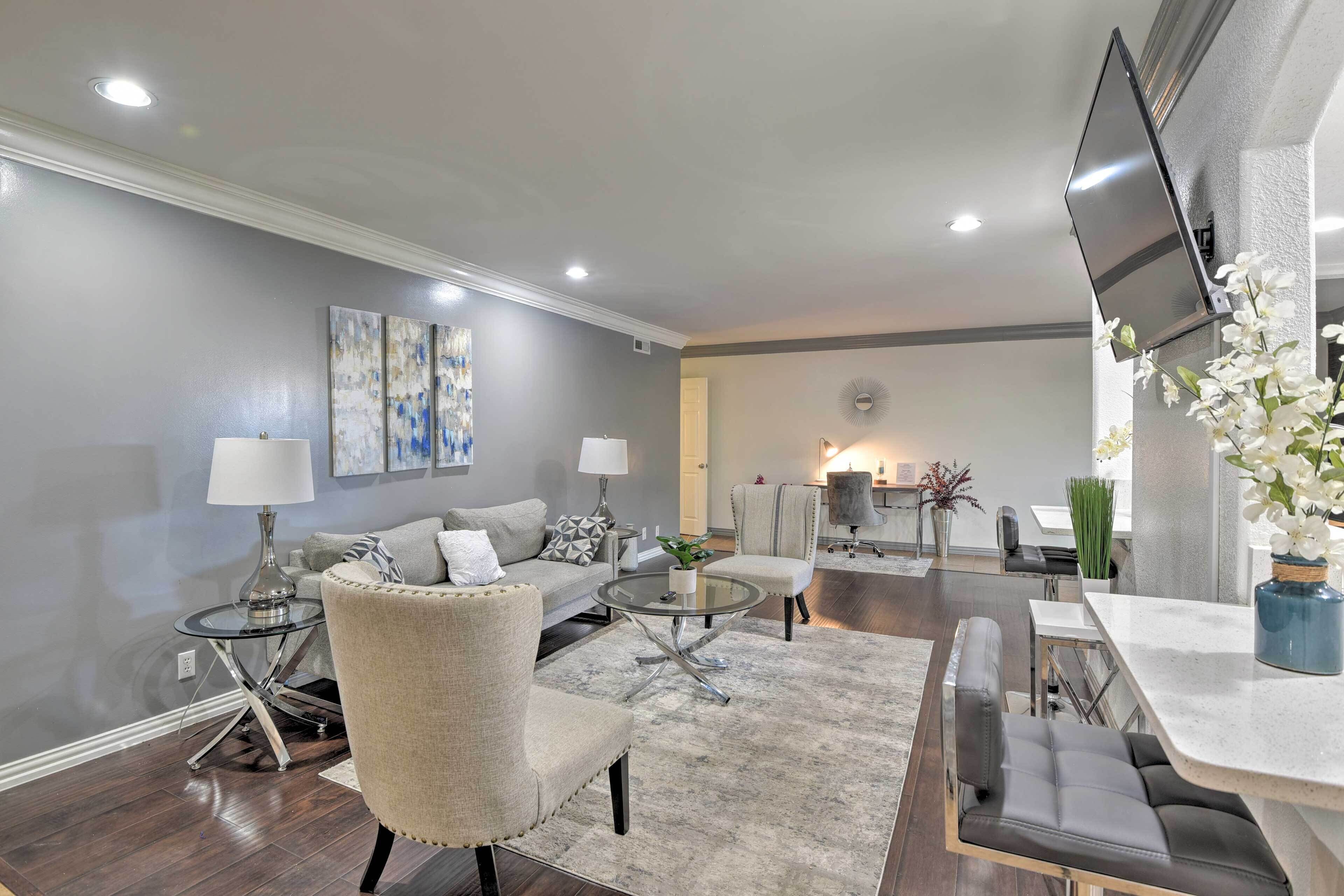 Grand Prairie Condo w/ Community Pool Access!