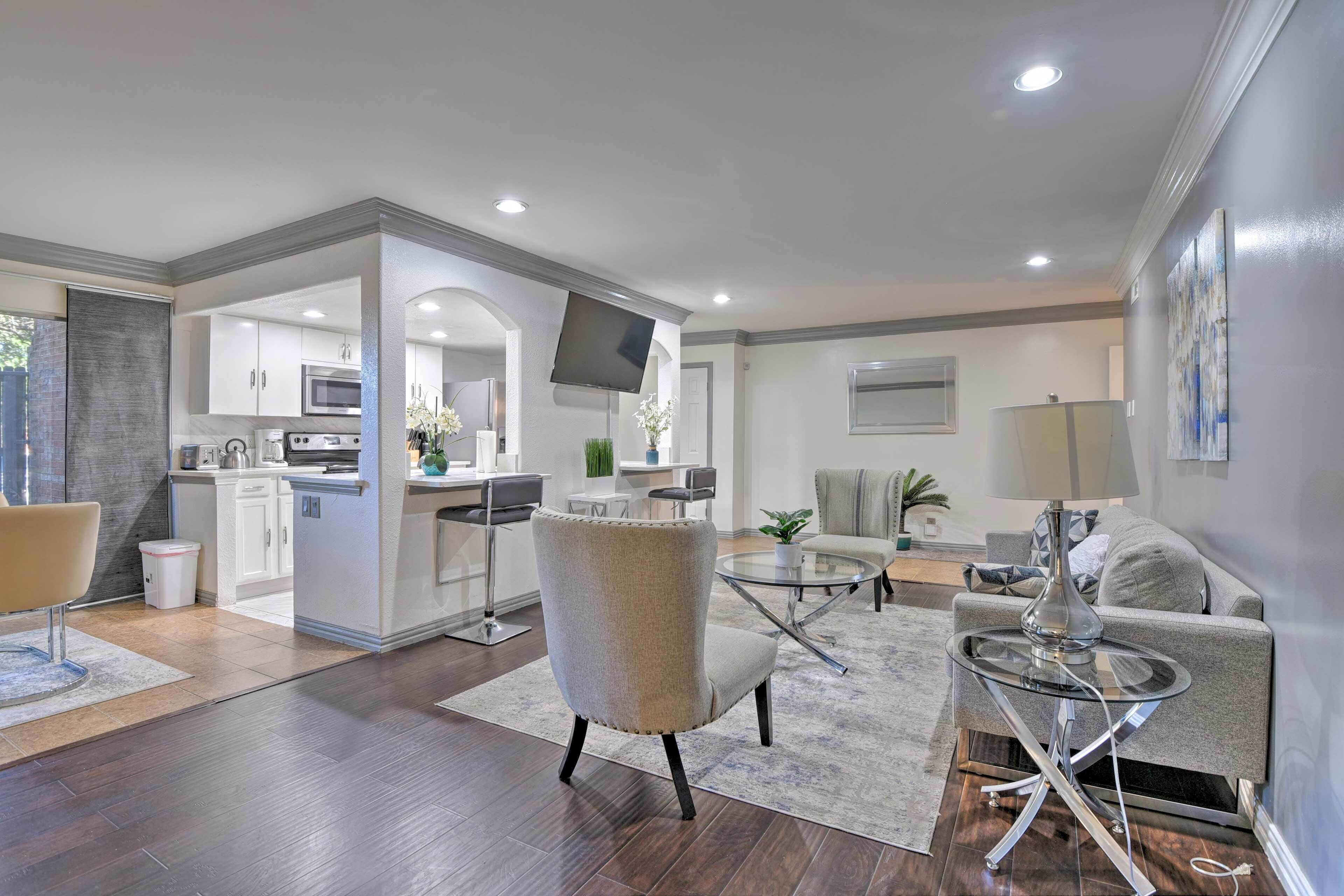 Grand Prairie Condo w/ Community Pool Access!