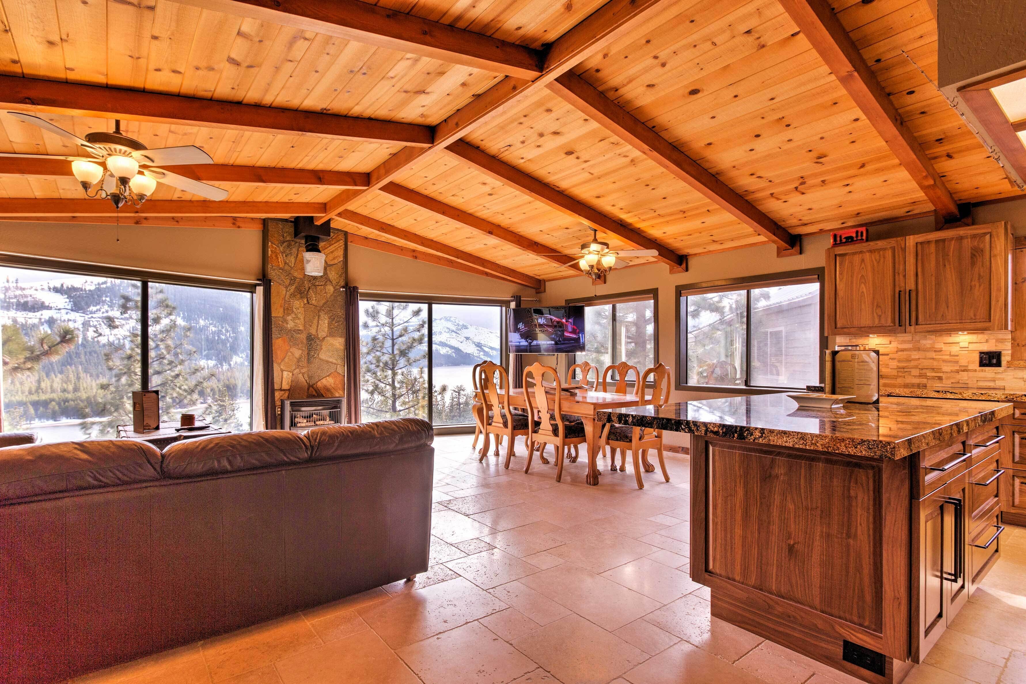Gorgeous Updated Cabin; Panoramic Donner Lake View