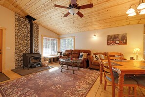 House (3 Bedrooms) | Interior