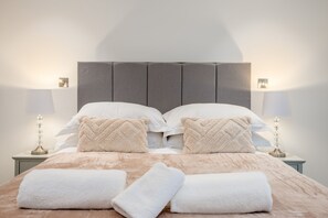 2 bedrooms, iron/ironing board, Internet