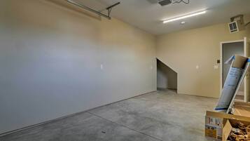 Apartment (0 Bedroom) | Interior