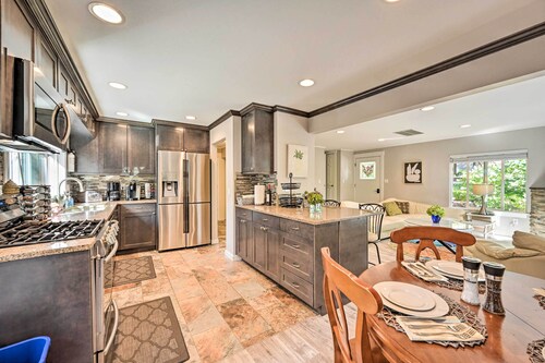 Family-friendly Kirkland Home ~ 1 Mi to Downtown