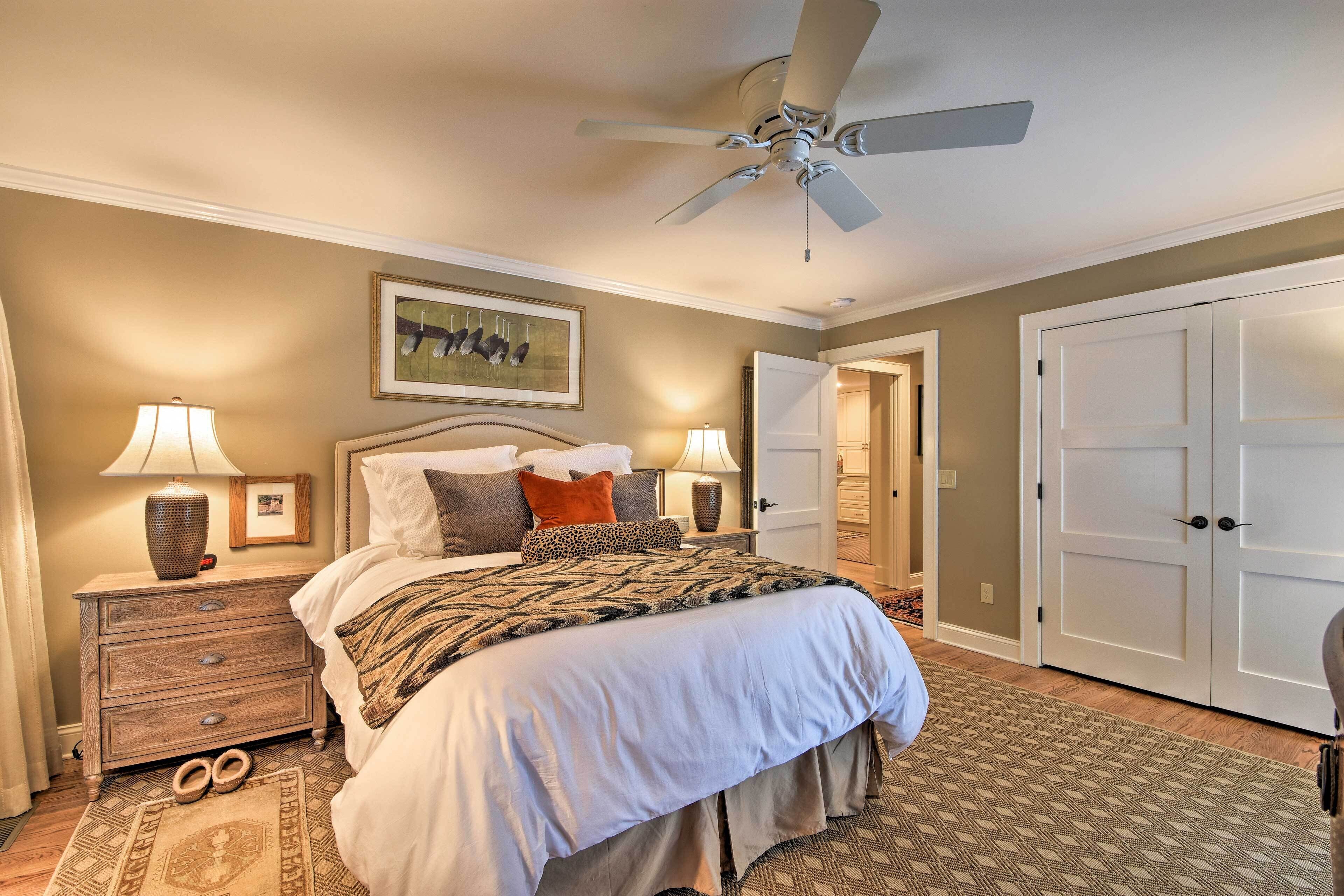 Lush Mirror Lake Cottage Rental w/ Private Deck