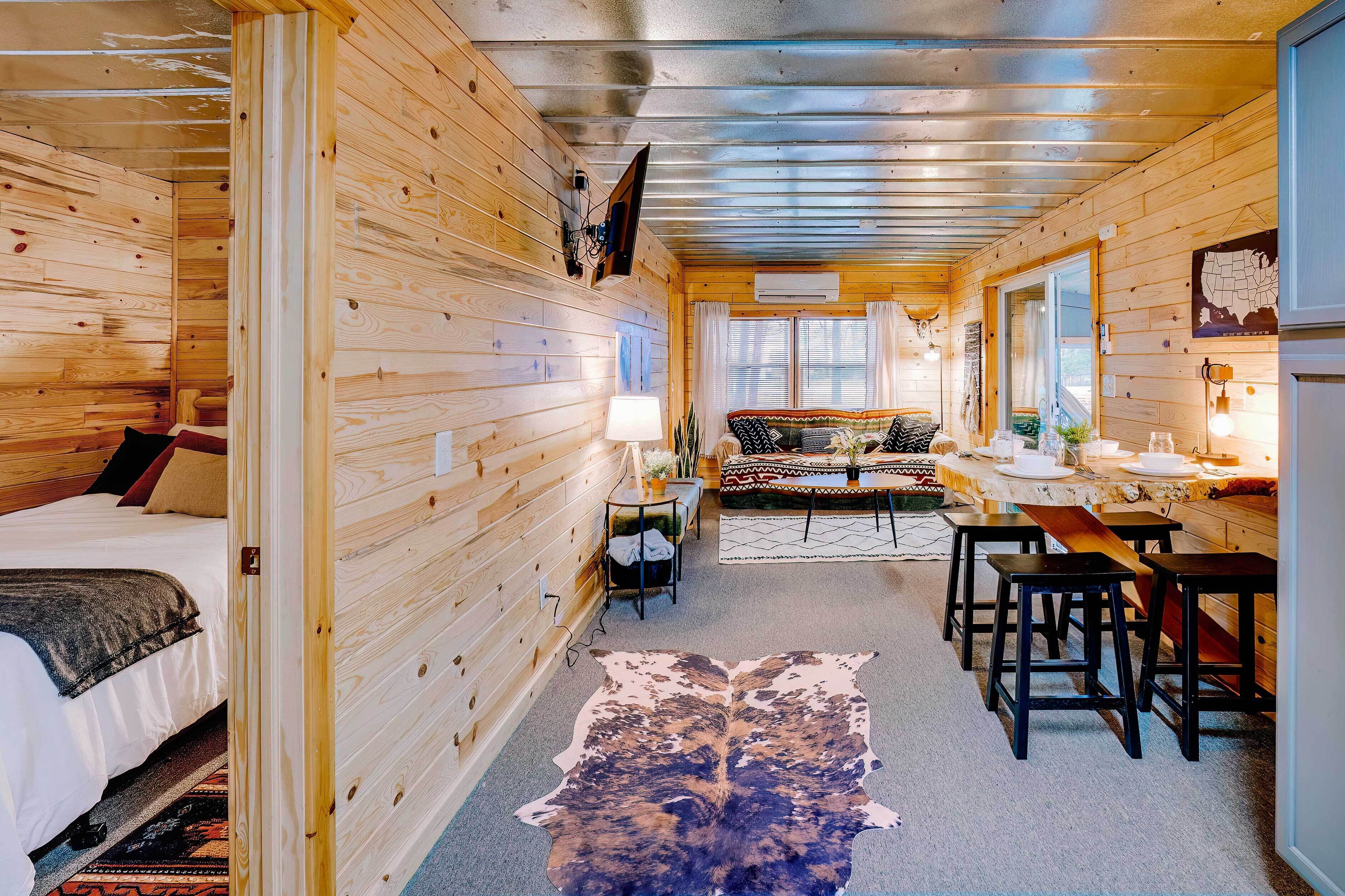 Idyllic 'finn's Retreat' - Walk to Lake Huron