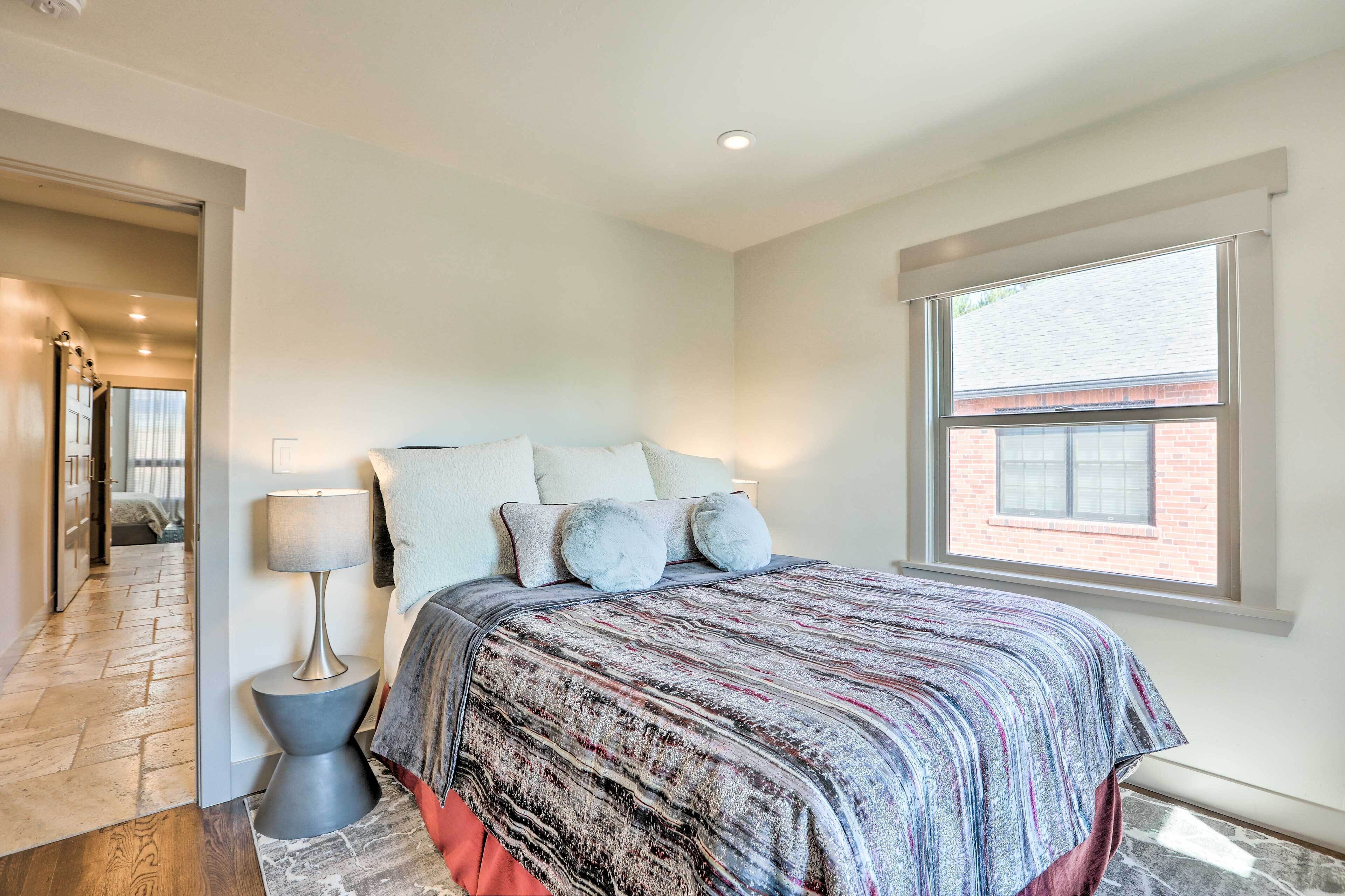 3 bedrooms, iron/ironing board, bed sheets