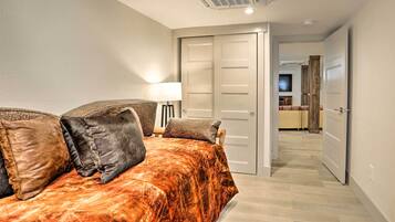 3 bedrooms, iron/ironing board, bed sheets