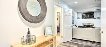 Cedar Creek Lake Home: Private Dock & Hot Tub