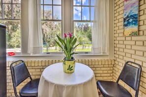 Apartment (0 Bedroom) | Interior