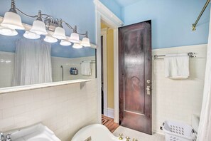 Apartment (0 Bedroom) | Interior - Historic Crescent City Studio - Lakefront w/ Dock! (Crescent City)