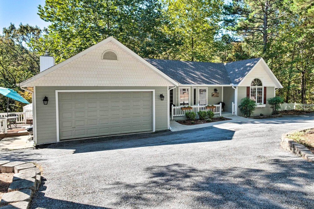 Beautiful Ozark Oasis w/ Deck: Walk to Beaver Lake